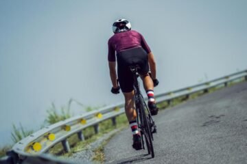 Un conductor atropella a seis ciclistas, da la vuelta y les vuelve a pasar por encima en Italia