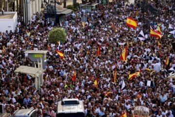 Más de 15.000 ceutíes se concentran para pedir “respuestas” a España y Europa
