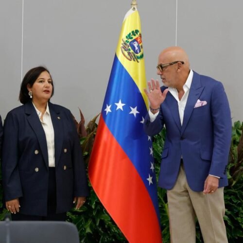 El diálogo entre el poder y la oposición venezolana arranca sin María Corina Machado