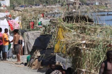 Ceuta pide encerrar en un centro a todos los inmigrantes para luego expulsarlos