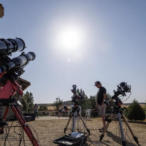 Guía televisiva del eclipse: las cadenas nacionales y autonómicas se vuelcan con una cobertura exhaustiva