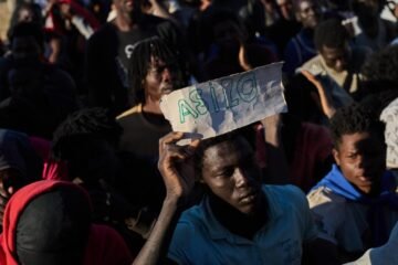 Última hora de Ceuta, en directo: Marruecos frustra un intento de cientos de migrantes subsaharianos de alcanzar Ceuta