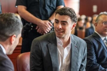 Mangione confiesa que abrió fuego y mató al jefe de la mayor empresa de seguros de EE.UU.
