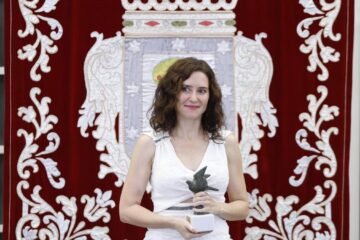 Ayuso carga de nuevo contra la gestión del Gobierno en Ceuta: “Han dejado que seamos invadidos”