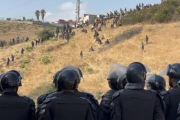 Marruecos exhibe control en la frontera con Ceuta con el bloqueo de cientos de inmigrantes subsaharianos