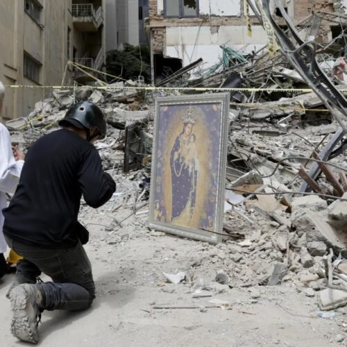 Un nuevo recuento eleva a 312 la cifra de muertos por el terremoto en Colombia