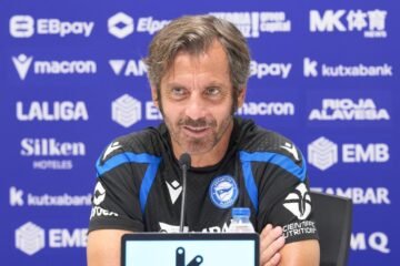 Quique Sánchez Flores vuelve a sufrir un ataque de risa y el vídeo se hace viral