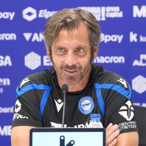 Quique Sánchez Flores vuelve a sufrir un ataque de risa y el vídeo se hace viral