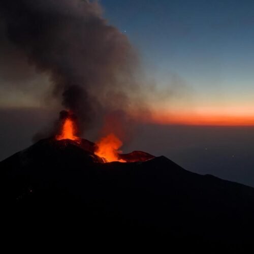 El aeropuerto de Catania limita la llegada de vuelos por nueva actividad eruptiva del Etna