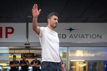 Rodri aterriza en Barcelona con un mensaje contundente: “Vengo a ganar todo lo que se ponga por delante”