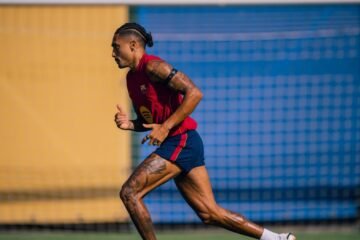 Flick elige a Raphinha como capitán del Barça ante la lesión de De Jong