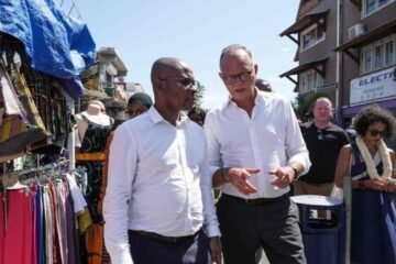 Un presidenciable francés propone un centro de internamiento de migrantes en África