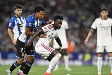 El Espanyol estalla contra el arbitraje a Vinicius: “¿A partir de cuántas piscinas se saca la segunda amarilla?”