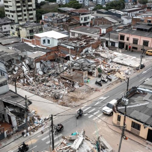 Suben a 331 los muertos por el terremoto de magnitud 7,4 de hace dos semanas en Colombia
