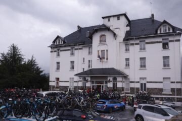 El hotel que rescató a laVuelta de la tormenta y terminó inundado de reseñas de cinco estrellas