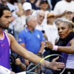 Alcaraz vuelve a sonreír 133 días después junto a Serena Williams al más puro estilo NBA