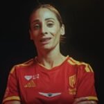 La campeona mundial Esther González esconde las imágenes de su mujer e hijo tras irse a Arabia