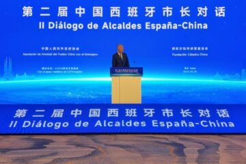 Albiol juega en China la carta de las más de 300 empresas en Badalona Sud para atraer más inversión