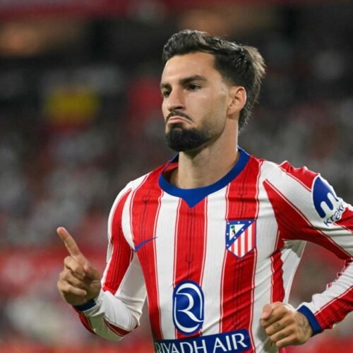 Baena lidera a un Atlético sin Julián Álvarez que tumba al Sevilla en el Sánchez-Pizjuán