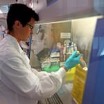 El anuncio del éxito de la primera vacuna contra el melanoma dispara las acciones de Moderna y Merck