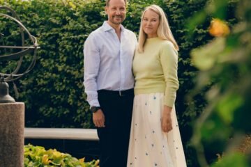 Haakon y Mette-Marit de Noruega celebran sus bodas de plata en privado