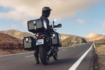Equipar la moto para viajar: soluciones para llevarlo todo