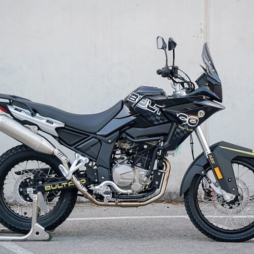 El mítico ‘dedo rampante’ vuelve a rodar: Bultaco reaparece con la nueva Rally GT 300