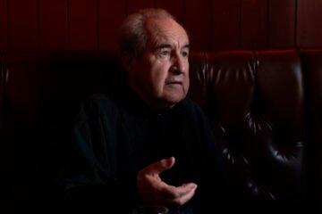 John Banville abandona el festival de Granada que vetó a Ariana Harwicz