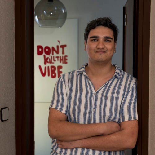 La misión imposible de alquilar una habitación en Barcelona por menos de 550 euros: «Gano mil euros como camarero y la mitad se me va en pagar una cama, no puedo ahorrar»