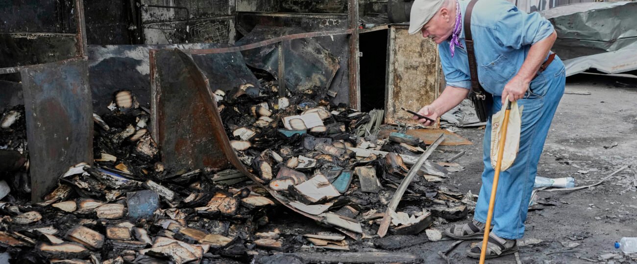 El ataque ruso a los libros en Ucrania: 16 millones de ejemplares perdidos y una industria al límite