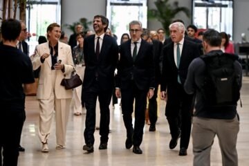 El Museo Nacional Thyssen recibe 350 obras de arte actual de la Fundación TBA21 y se queda con un edificio de 15.000 metros cuadrados para su ampliación