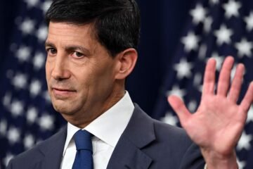 La Reserva Federal cede a la presión inflacionaria y sube los tipos un cuarto de punto