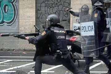 Cuatro policías nacionales, a juicio por el disparo de una pelota de goma que hizo perder un ojo a Roger Español el 1-O