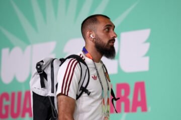 Borja Iglesias estalla por los insultos homófobos de un periodista contra Bellerín: “¡Qué vergüenza!”