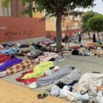 Vivir sobre un asentamiento de inmigrantes con miedo a estallar: “Somos españoles de segunda”