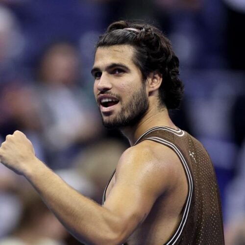 Alcaraz consolida su regreso tras una remontada para meterse en tercera ronda del US Open