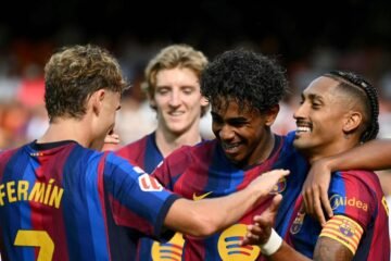 El Barça de Lamine arrolla al Valencia en un ensordecedor Mestalla que llega a su límite