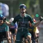 Van Aert repite triunfo en una etapa recortada por el calor extremo