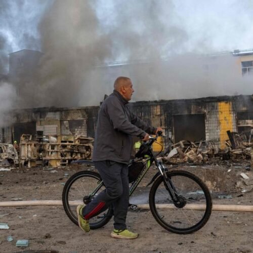 Rusia reanuda los bombardeos sobre Kyiv tras la tregua por la visita de los emisarios de Trump