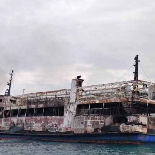 El incendio en un transbordador filipino causa docenas de muertos y desaparecidos