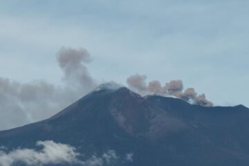 El aeropuerto de Catania suspende sus vuelos por una nueva erupción del volcán Etna