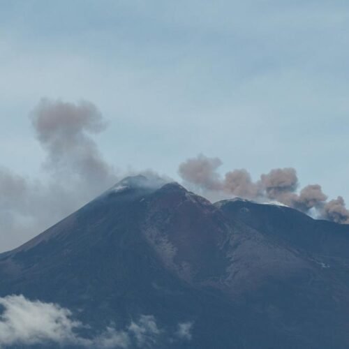 El aeropuerto de Catania suspende sus vuelos por una nueva erupción del volcán Etna