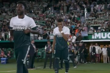 Vinícius, Mbappé y Konaté ocultan la camiseta de apoyo a Ceuta