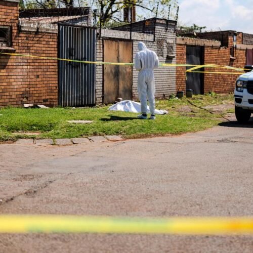 El hallazgo de los cuerpos de nueve mujeres en Sudáfrica pone en alerta al país
