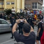 Un grupo de ceutíes ataca un coche de una diputada autonómica: “Nos iban a linchar”