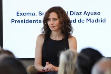 Los desahucios agitan el choque entre los modelos de gestión de Illa y Ayuso