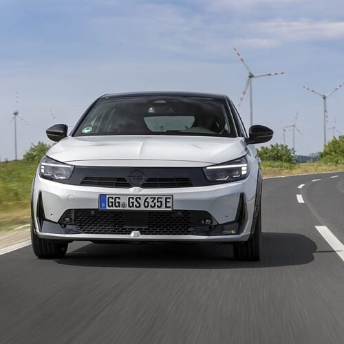 Hemos probado el Corsa GSE, el coche eléctrico más deportivo de Opel