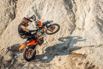 KTM 300 EXC Hardenduro 2027: La más extrema de la gama enduro