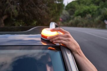 La DGT reconoce lo que mucha gente piensa sobre la baliza V-16: «Es bueno hacer una reflexión»