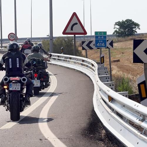Los motoristas «conquistan» el arcén: el 95% apoya la nueva regulación que permite su uso para evitar congestiones